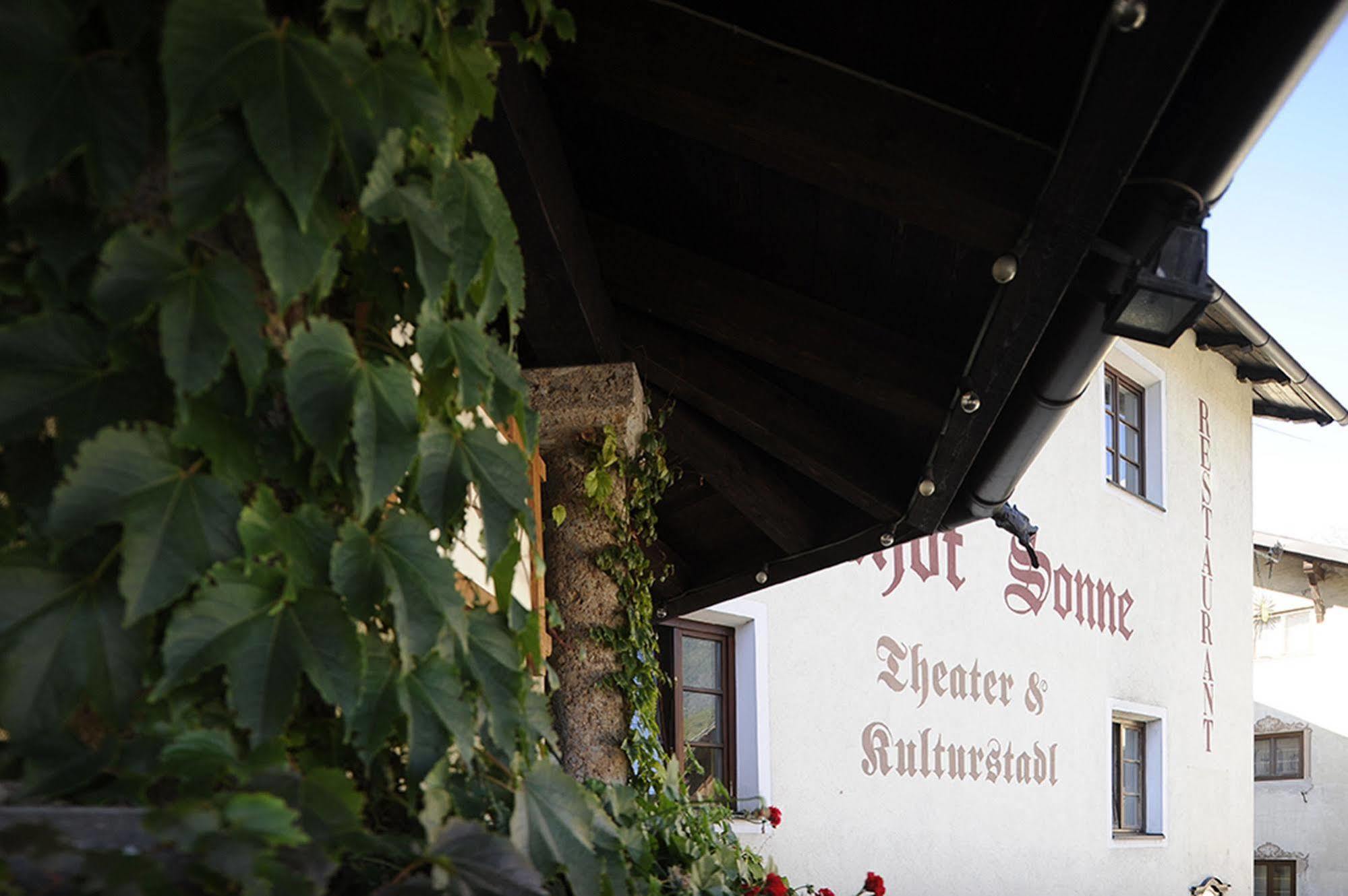Gasthaus Sonne Tarrenz Exteriör bild