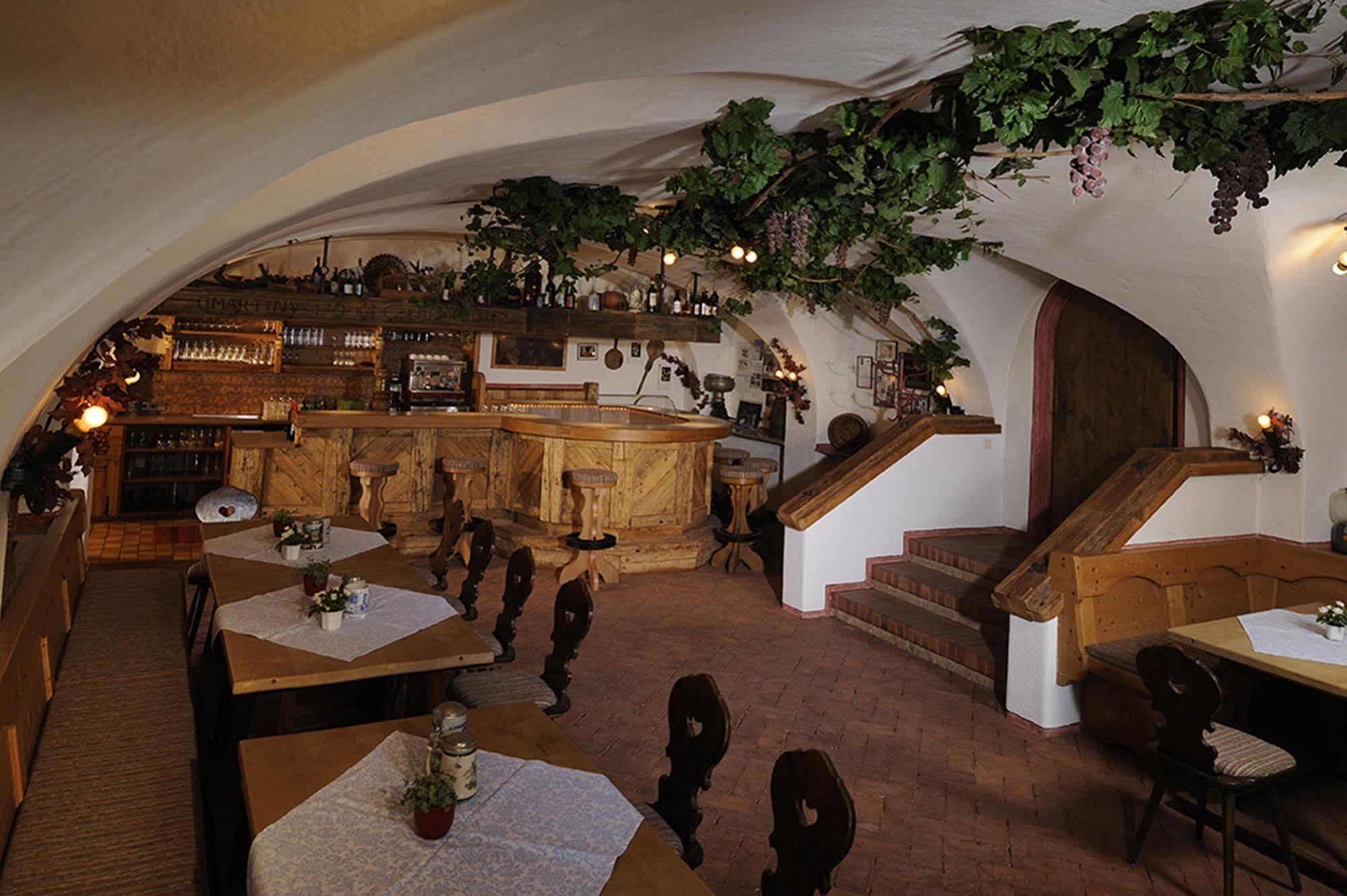 Gasthaus Sonne Tarrenz Exteriör bild