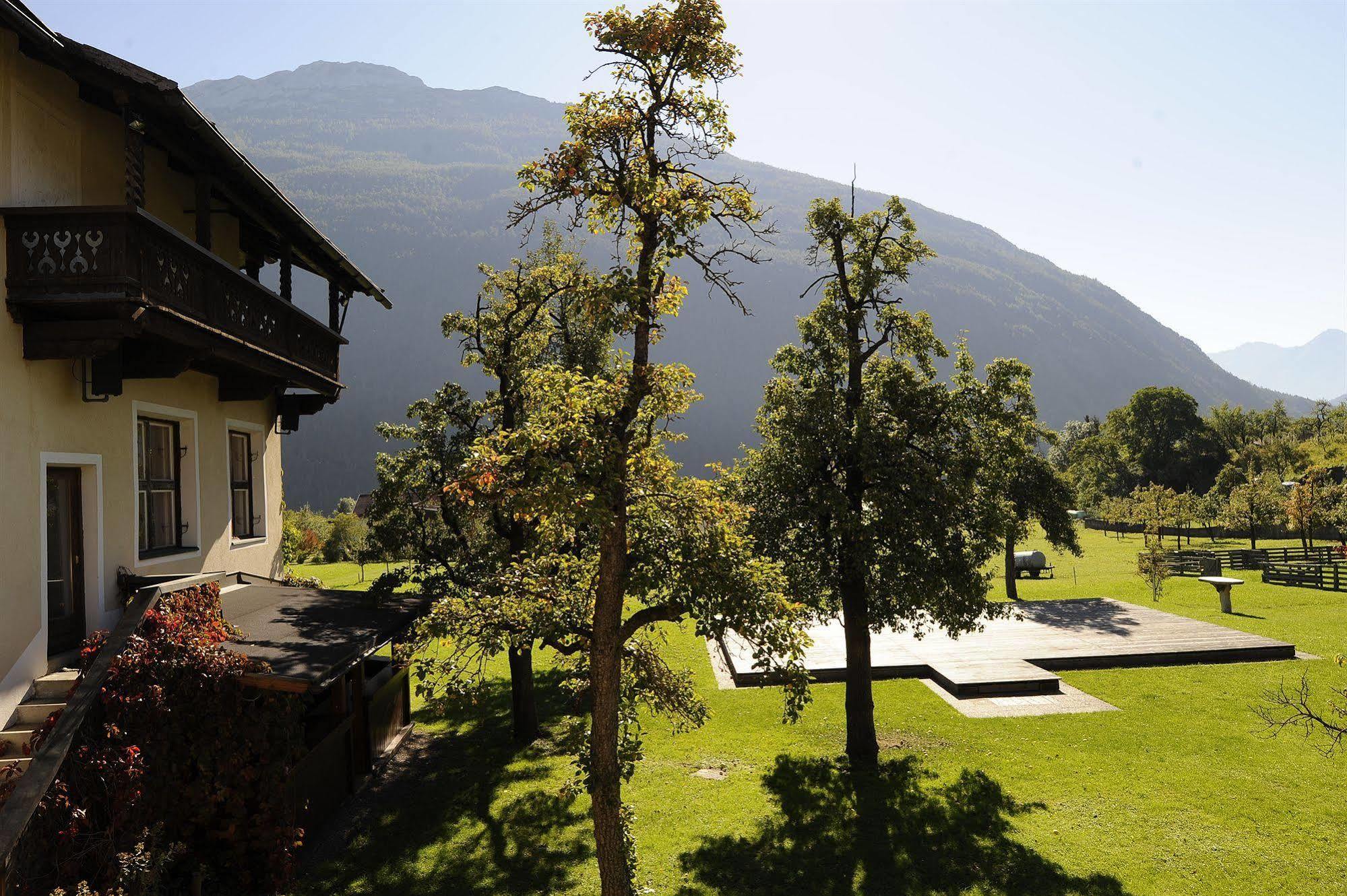 Gasthaus Sonne Tarrenz Exteriör bild